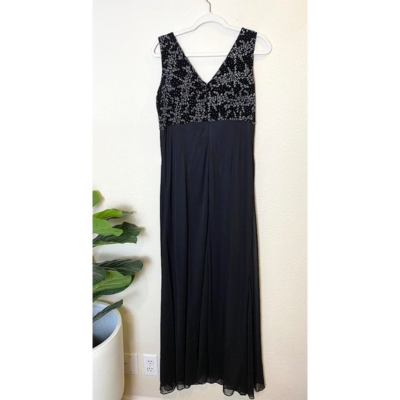 Alex Evenings Sleeveless V-Neck Chiffon Maxi Gown Dress Black 16 - Picture 3 of 6